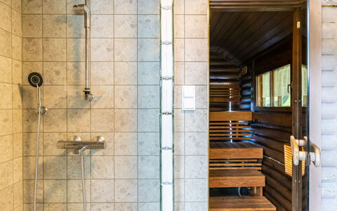 Villa Sirpia: Sol, Sol, Composite, Luminaire Plomberie, Plomberie, Tache De Bois, Tuile, Dur, Conception, Salle De Bains