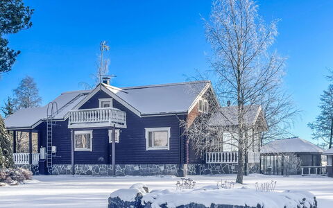 Villa Sirpia: Bleu, Maison, Bâtiment, Domicile, Neige, Chalet, L'Hiver, Toit, Zone Résidentielle, Architecture