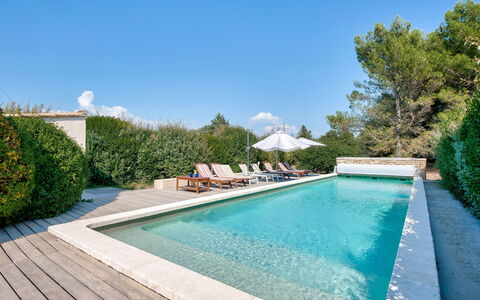 Villa Montagne: L'Eau, Ciel, Propriété, Plante, Piscine, Bleu Azur, Arbre, Plan D'Eau, Herbe, Loisir