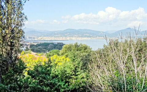 Le Vent D'Est: Ciel, Neige, Montagne, Bâtiment, Monde, Pente, Maison, Paysage Naturel, Gelé, Paysage