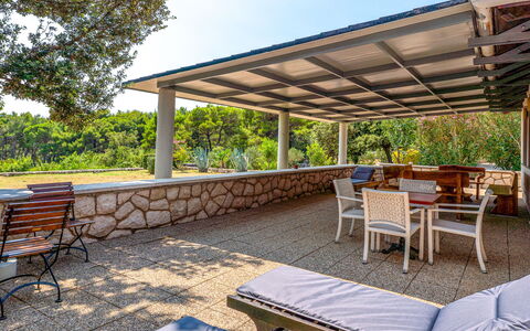 Dundo House: Ombre, Meubles, Chaise, Mobilier De Jardin, Recours, Jardin, Structure En Plein Air, Eco Hôtel, Biens, Patio