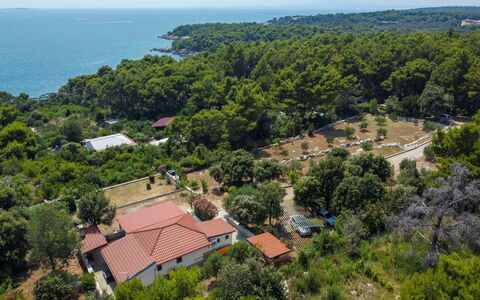 Dundo House