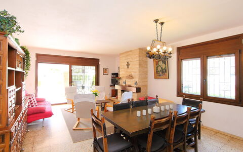 Falconera: Pièce, Propriété, Meubles, Salle À Manger, Design Intérieur, Bâtiment, Immobilier, Plafond, Table, Sol