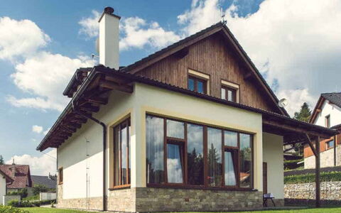 Residence Lipno: Ciel, Propriété, Meubles, Table, Bleu Azur, Chaise, Bâtiment, Fenêtre, Ombre, Architecture