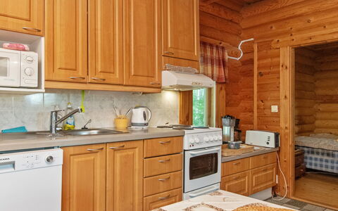 Karhupirtti: Bois, Sol, Design Intérieur, Cuisine, Sol, Cabinetry, Plafond, Meubles, Tiroir, Tache De Bois