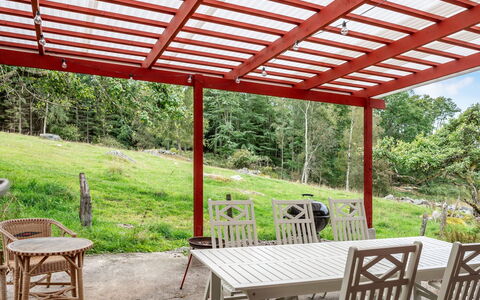 Blistorp: Plante, Table, Propriété, Meubles, Ombre, Arbre, Design Intérieur, Mobilier De Jardin, Herbe, Chaise