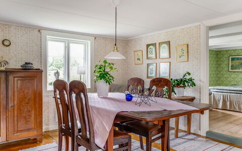 Blistorp: Table, Meubles, Propriété, Bâtiment, Plante, Fenêtre, Chaise, Bois, Plante D'Appartement, Éclairage