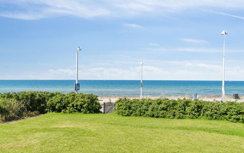 Susan - 20M from the Sea: Bois, Toit, Architecture, Domicile, Maison, Chalet, Siding, Dur, Pente, Biens