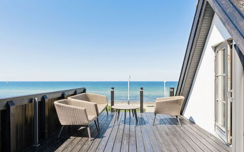 Susan - 20M from the Sea: Bois, Toit, Architecture, Domicile, Maison, Chalet, Siding, Dur, Pente, Biens