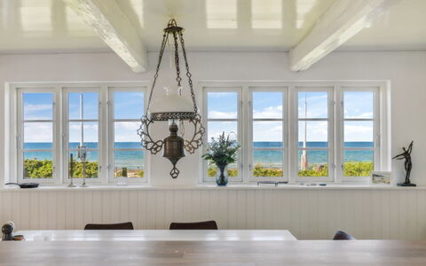 Susan - 20M from the Sea: Bois, Toit, Architecture, Domicile, Maison, Chalet, Siding, Dur, Pente, Biens