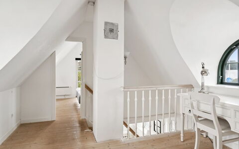 Susan - 20M from the Sea: Bois, Toit, Architecture, Domicile, Maison, Chalet, Siding, Dur, Pente, Biens