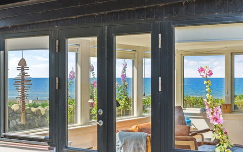 Susan - 20M from the Sea: Bois, Toit, Architecture, Domicile, Maison, Chalet, Siding, Dur, Pente, Biens