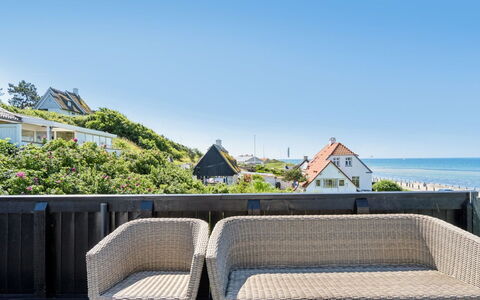 Susan - 20M from the Sea: Bois, Toit, Architecture, Domicile, Maison, Chalet, Siding, Dur, Pente, Biens