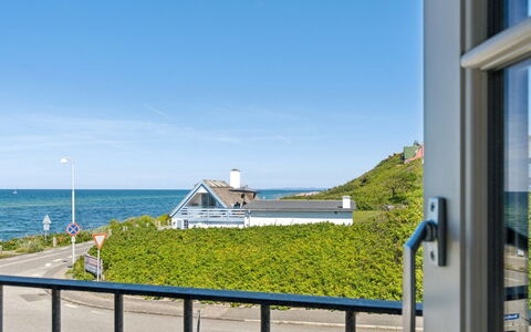 Susan - 20M from the Sea: Bois, Toit, Architecture, Domicile, Maison, Chalet, Siding, Dur, Pente, Biens