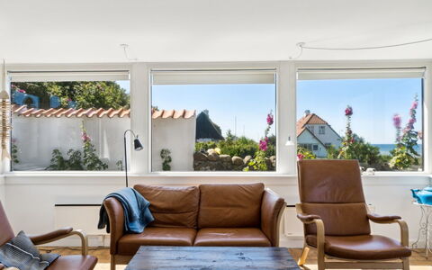 Susan - 20M from the Sea: Meubles, Bois, Design Intérieur, Sol, Sol, Salon, Pièce, Canapé, Parquet, Dur