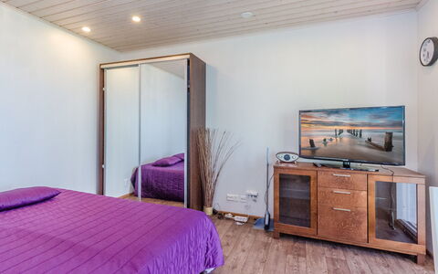 Kotaniemi: Meubles, Design Intérieur, Sol, Sol, Lit, Chambre, Bois, Plafond, Pièce, Parquet