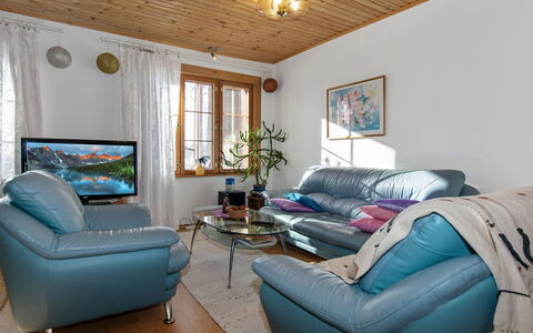 Tuohiniemi: Meubles, Design Intérieur, Canapé, Salon, Bois, Plafond, Pièce, Table, Sol, Sol