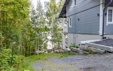 Villa Iloinen: Domicile, Maison, Siding, Chalet, Fenêtre À Guillotine, Biens, Cour, Des Bois, Allée