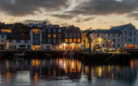 Elm Cottage: Bateau, L'Eau, Bâtiment, Navire, Ville, Canal, Ville, Architecture, Voie Navigable, Crépuscule