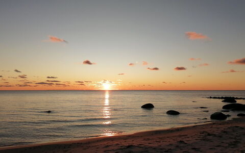 Yari - 50M from the Sea: Ciel, Horizon, L'Eau, Ressources En Eau, Plan D'Eau, Plage, Le Coucher Du Soleil, Afterglow, Nuage, Orange