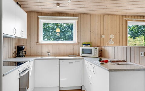Alvina - 45M from the Sea: Cuisine, Bois, Sol, Appareil De Cuisine, Comptoir, Design Intérieur, Principaux Appliance, Sol, Domicile, Plafond