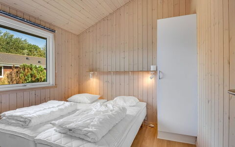 Alvina - 45M from the Sea: Bois, Chambre, Plafond, Lit, Literie, Drap De Lit, Cadre De Lit, Tache De Bois, Dur, Planche