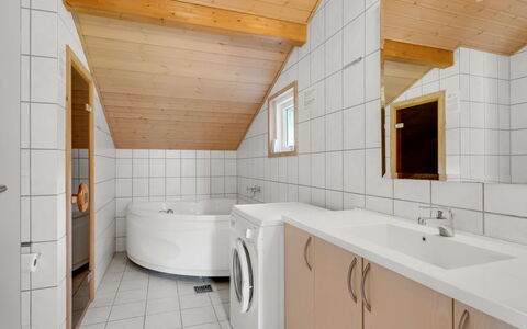Vincent - 25M from the Sea: Sol, Mur, Sol, Design Intérieur, Bois, Plafond, Parquet, Éclairage, Meubles, Revêtement De Sol Stratifié