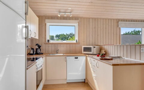 Vincent - 25M from the Sea: Sol, Mur, Sol, Design Intérieur, Bois, Plafond, Parquet, Éclairage, Meubles, Revêtement De Sol Stratifié