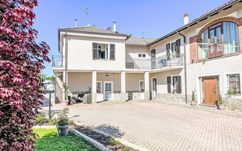 Tenuta Beatrice: Plante, Ciel, Bâtiment, Fenêtre, Maison, Porte, Fleur, Quartier, Zone Résidentielle, Façade