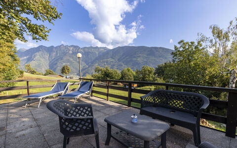 Casa Orai Mountain View: Nuage, Ciel, Propriété, Meubles, Plante, Montagne, Extérieur Banc, Arbre, Paysage Naturel, Ombre