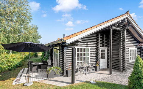 Sigga - 1.6Km from the Sea: Toit, Chalet, Domicile, Maison, Siding, Porche, Batiments Jardin, Ferme, Biens, Jardin