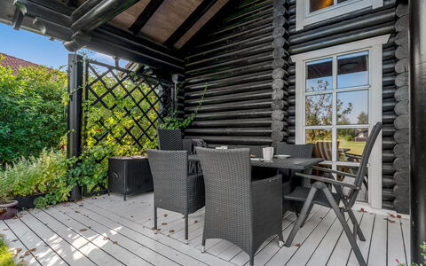 Sigga - 1.6Km from the Sea: Meubles, Bois, Mobilier De Jardin, Chaise, Porche, Tableau De Plein Air, Table, Plate-Forme, Domicile, Dur