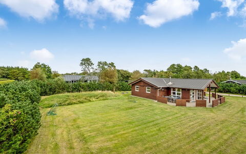Thorger - 550M from the Sea: Toit, Maison, Domicile, Chalet, Porte, Siding, Plate-Forme, Porche, Planche, Dur