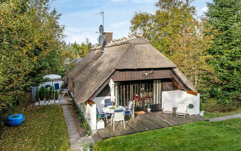 Adina - from the Sea: Meubles, Design Intérieur, Sol, Sol, Plafond, Pièce, Chaise, Table, Appartement, Table Cuisine Et Salle A Manger