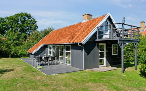 Laerke - 200M from the Sea: Meubles, Design Intérieur, Sol, Sol, Plafond, Pièce, Chaise, Table, Appartement, Table Cuisine Et Salle A Manger