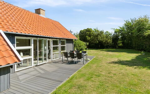Laerke - 200M from the Sea: Meubles, Design Intérieur, Sol, Sol, Plafond, Pièce, Chaise, Table, Appartement, Table Cuisine Et Salle A Manger