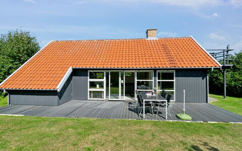 Laerke - 200M from the Sea: Meubles, Design Intérieur, Sol, Sol, Plafond, Pièce, Chaise, Table, Appartement, Table Cuisine Et Salle A Manger