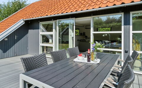 Laerke - 200M from the Sea: Meubles, Design Intérieur, Sol, Sol, Plafond, Pièce, Chaise, Table, Appartement, Table Cuisine Et Salle A Manger