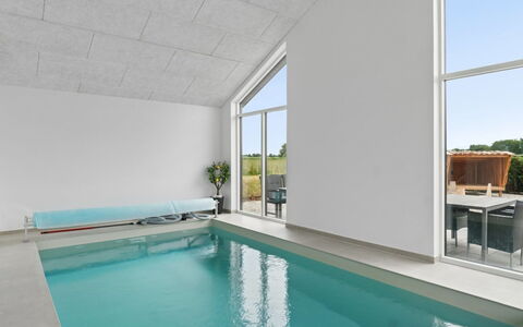 Christian - 600M from the Sea: Meubles, Design Intérieur, Appartement, Sol, Sol, Table, Chaise, Pièce, Domicile, Table Cuisine Et Salle A Manger