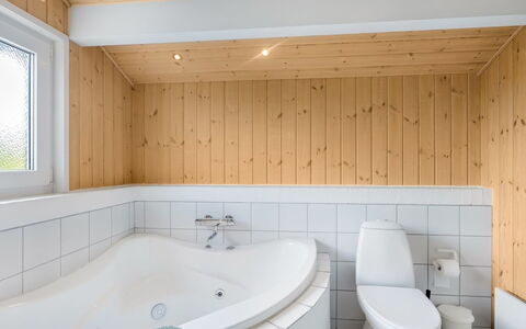 Udder - 250M from the Sea: Sol, Design Intérieur, Luminaire Plomberie, Sol, Bois, Plafond, Salle De Bains, Robinet, Évier, Plomberie