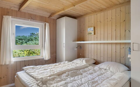 Udder - 250M from the Sea: Bois, Chambre, Lit, Design Intérieur, Sol, Literie, Domicile, Drap De Lit, Tache De Bois, Dur