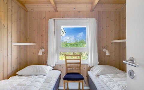 Udder - 250M from the Sea: Bois, Chambre, Design Intérieur, Lit, Plafond, Sol, Sol, Cadre De Lit, Domicile, Literie