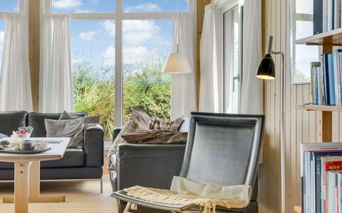 Udder - 250M from the Sea: Meubles, Design Intérieur, Sol, Bois, Sol, Salon, Chaise, Canapé, Parquet, Pièce
