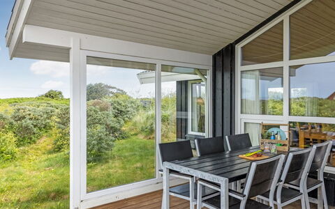 Udder - 250M from the Sea: Bois, Plafond, Sol, Design Intérieur, Sol, Meubles, Porche, Domicile, Dur, Chaise