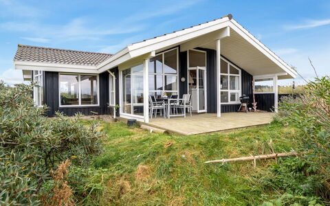 Udder - 250M from the Sea: Chalet, Biens