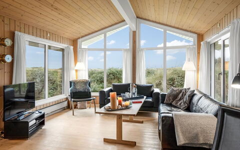 Udder - 250M from the Sea: Bois, Domicile, Meubles, Design Intérieur, Maison, Plafond, Chalet, Canapé, Salon, Dur