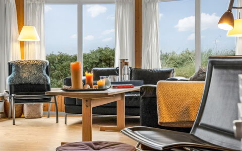 Udder - 250M from the Sea: Meubles, Design Intérieur, Chaise, Sol, Sol, Table, Éclairage, Domicile, Pièce, Salon