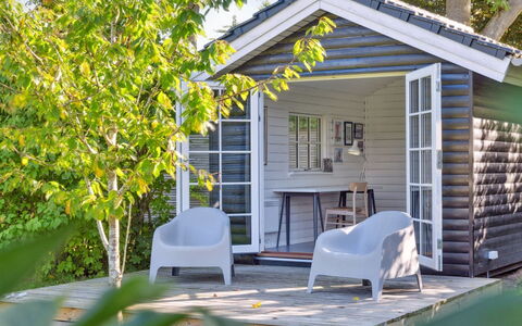 Sighfrith - 1.4Km from the Sea: Bois, Mobilier De Jardin, Chalet, Meubles, Maison, Domicile, Siding, Jardin, Batiments Jardin, Cabanon