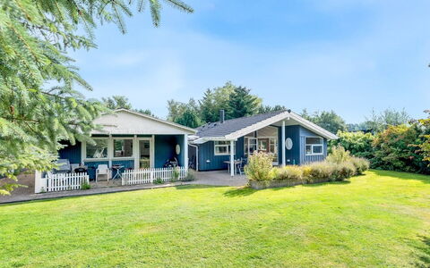 Nashota - 600M from the Sea: Bois, Toit, Architecture, Domicile, Maison, Chalet, Siding, Dur, Pente, Biens