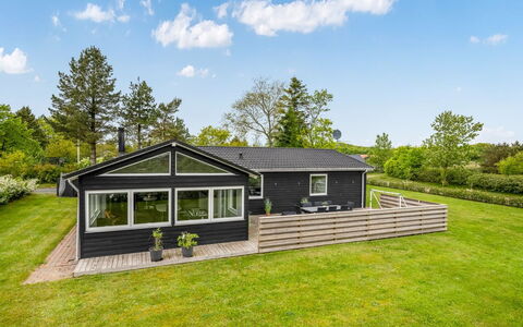 Amine - 300M to the Fjord: Chalet, Siding, Biens, Ferme, Pelouse, Cour, Porche, Aménagement Paysager, Batiments Jardin